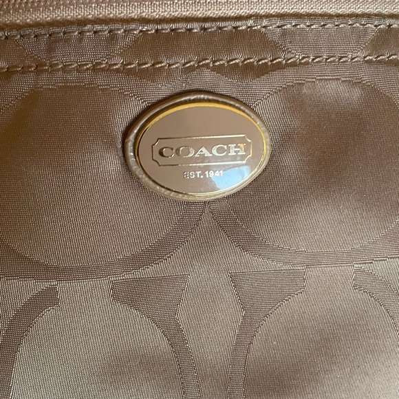 Coach Pouch - Picture 2 of 4